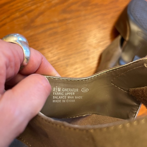 Aerosoles‎ Sandals Taupe Suede and Metallic Heels Women's Size 8.5 - Picture 2 of 8